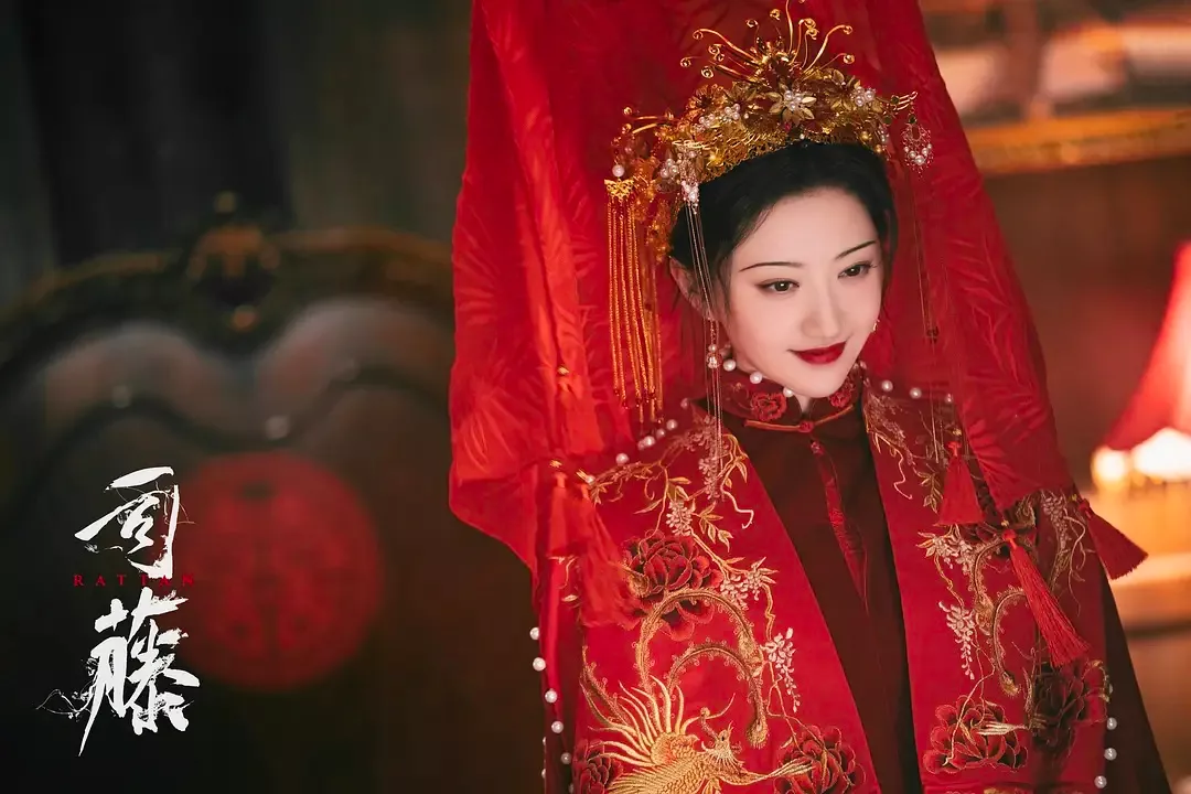 张艺谋都捧不红的景甜，怎么就凭网剧红了？