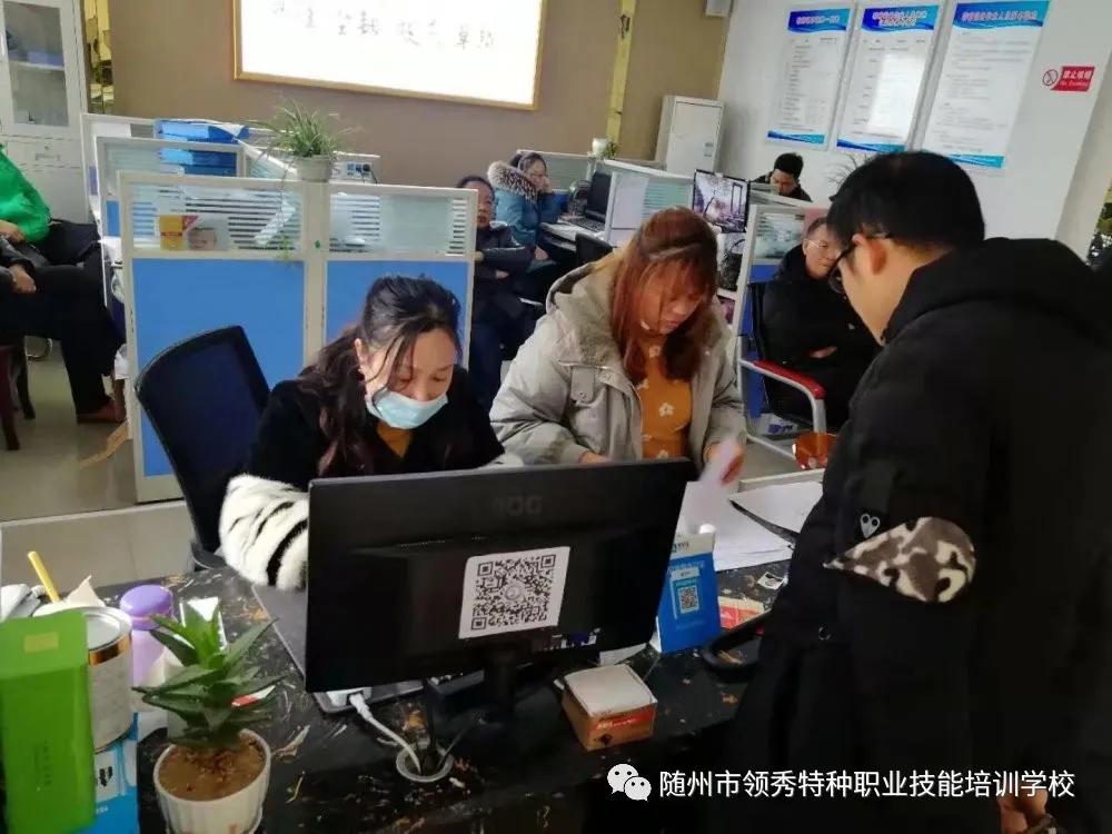 ÷�����Կຮ�� һ��������������ְҵ������ѵѧУ��չ��ʵ