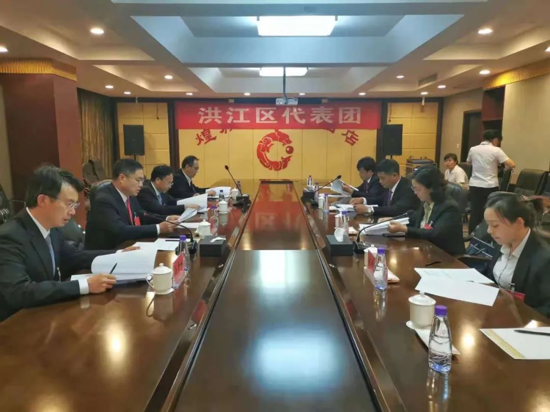 【图片新闻】市五届人大六次会议各代表团举行分组讨论