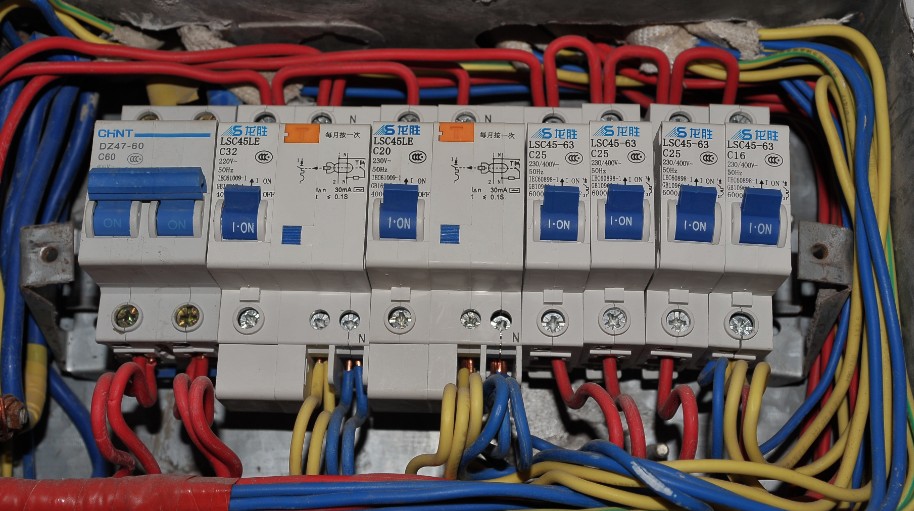 家庭電路用多大的電線？電線越粗越好嗎？錯(cuò)了，老電工是這樣做的