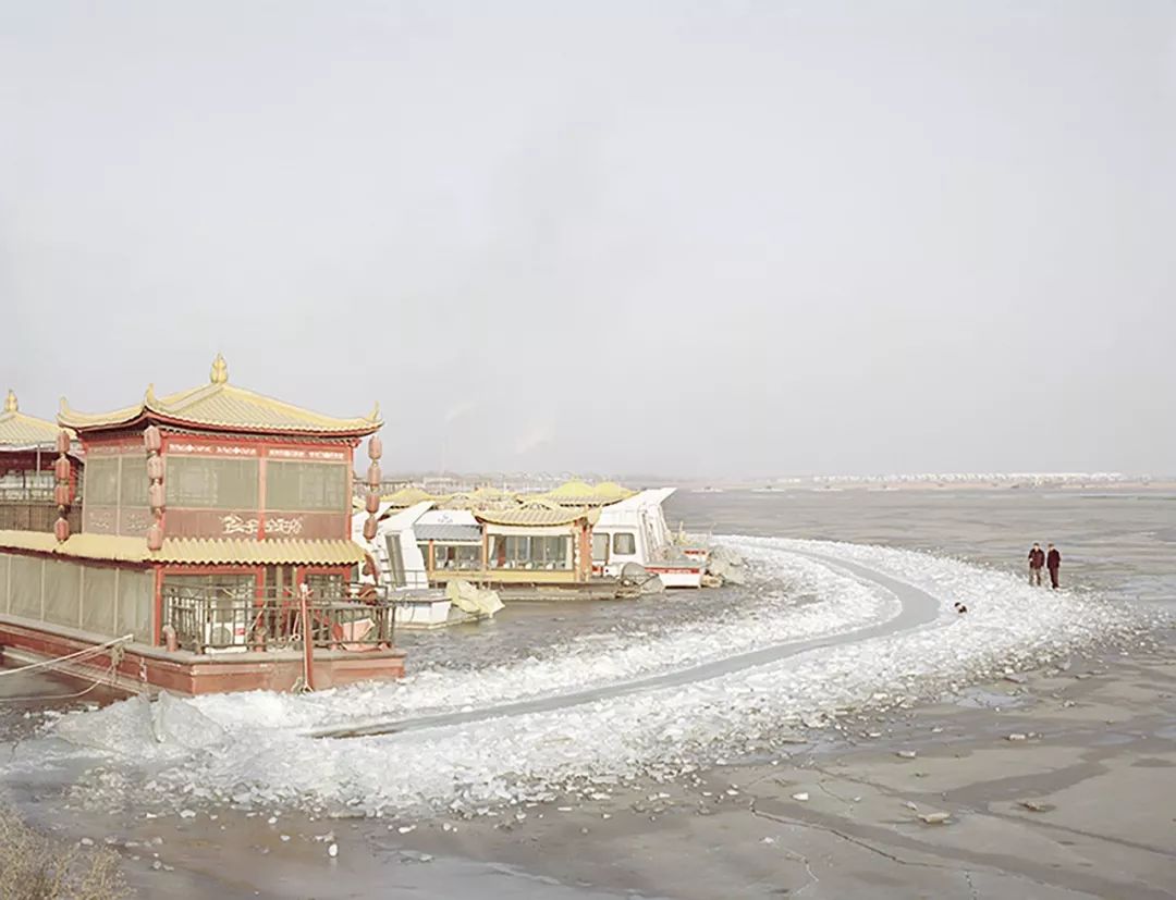 他拍下像蝼蚁一样生活的2000个中国人，没人能平静看完