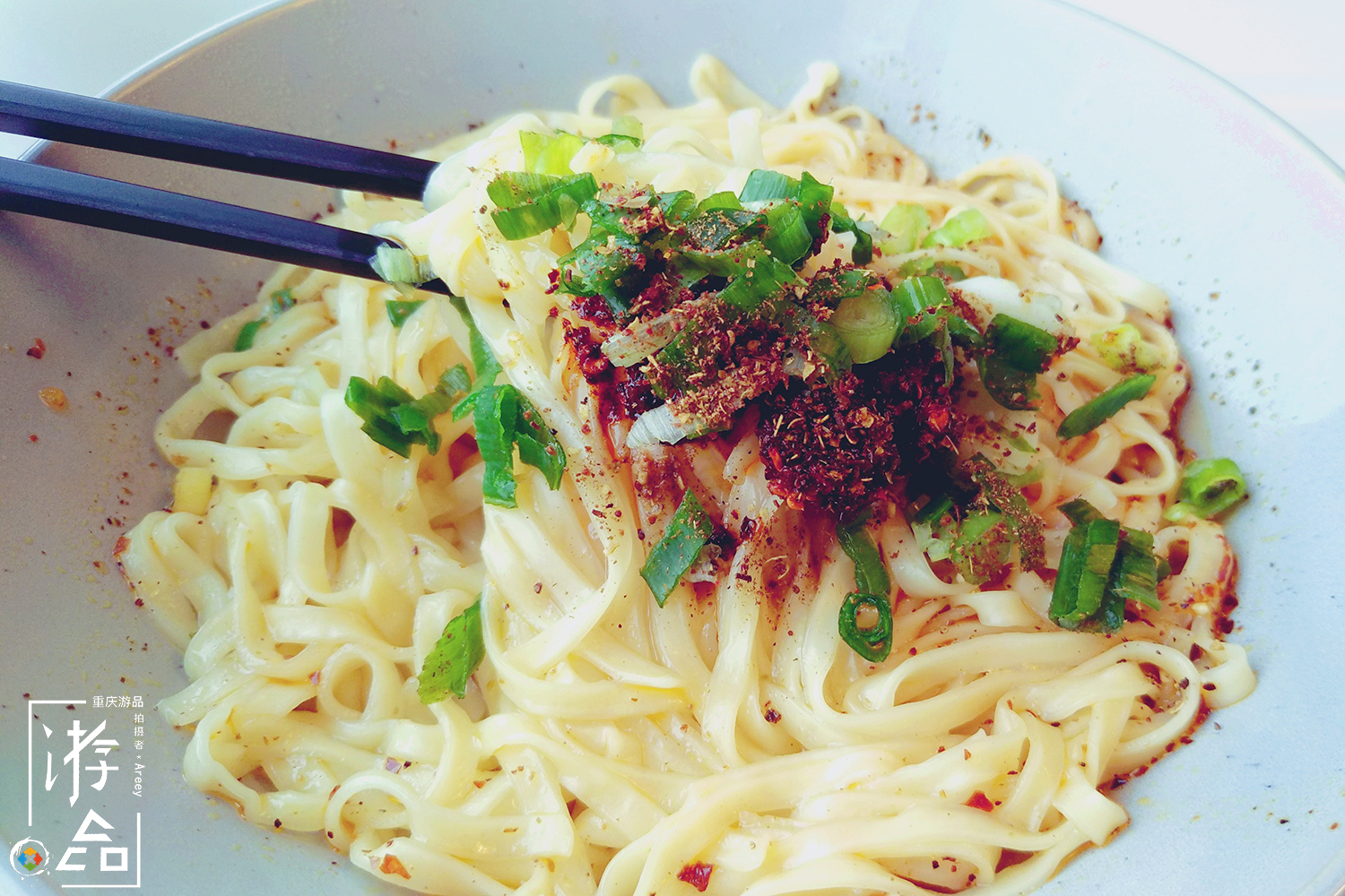 花52元吃重庆四碗“奇面”：15元的烧白面5片肉，北欧面3元最划算