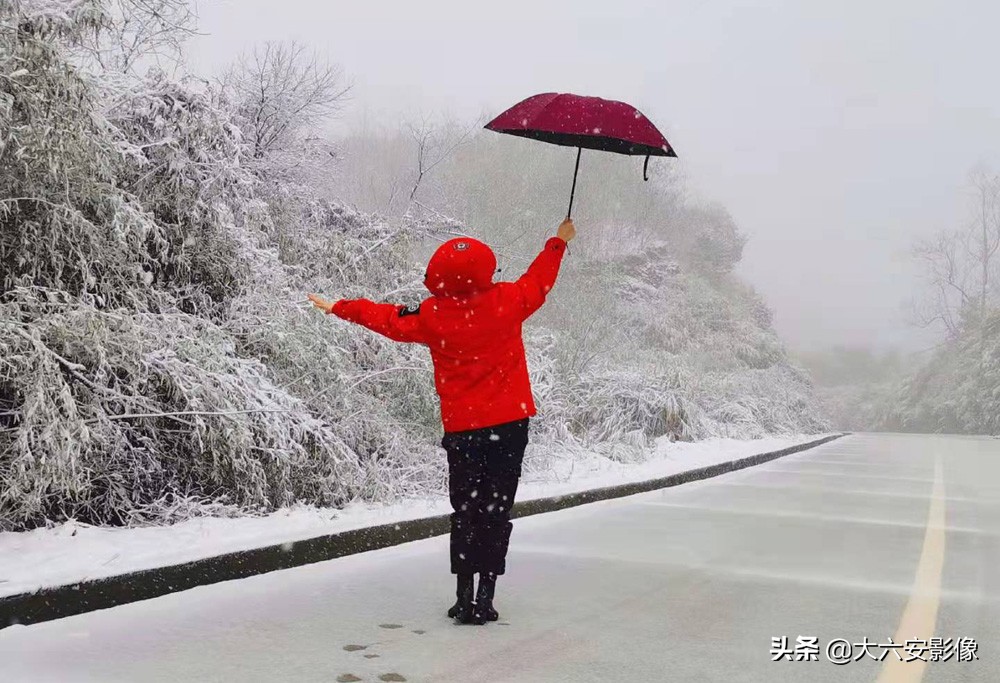 6 how: Heavy snow flies violently greet New Year, the Xue Jingtai in cameraman camera lens is beautiful