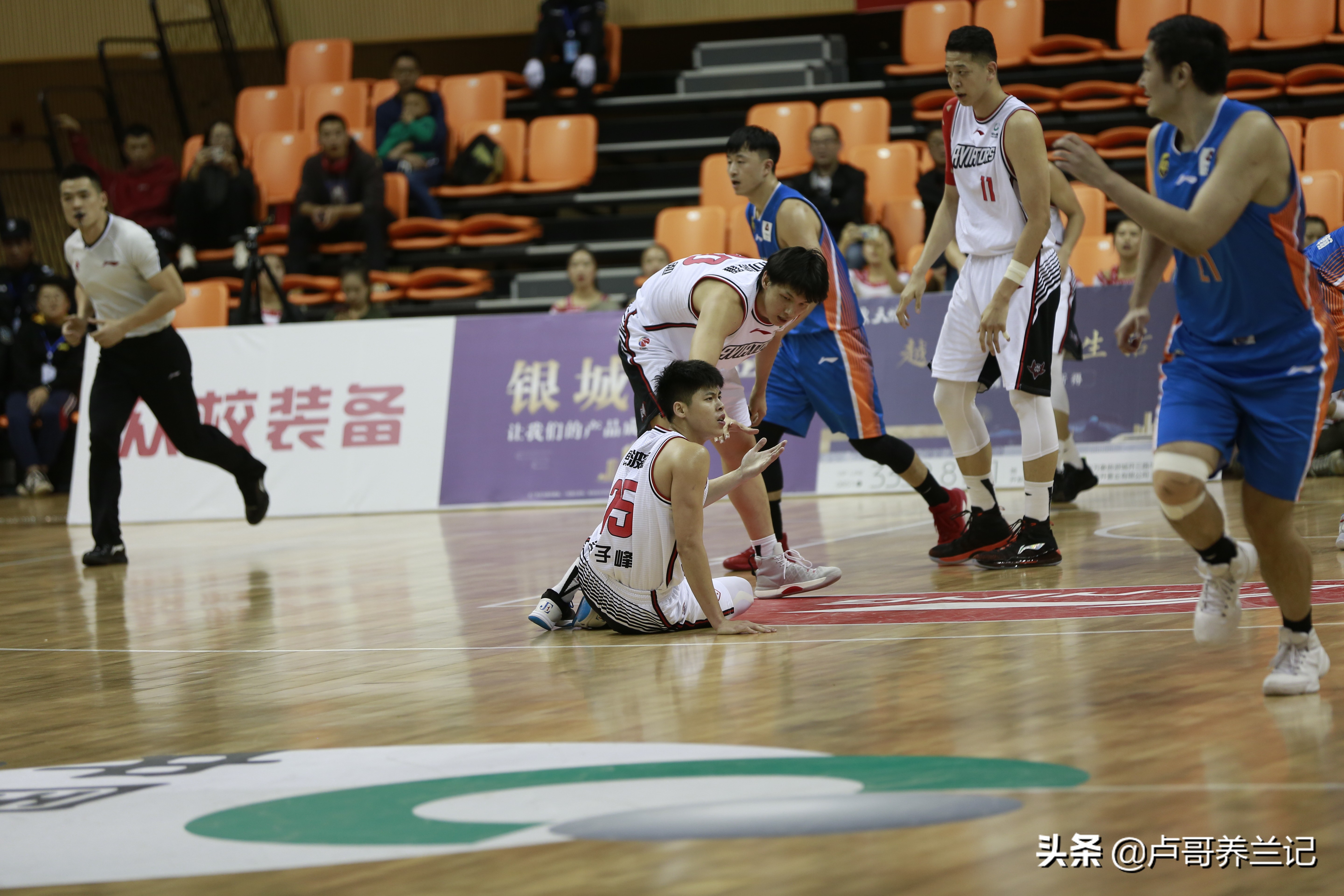 cba季前赛哪里有回放(不看NBA我拍CBA:季前赛安顺站深圳100-77 四川，精彩回放看过来)