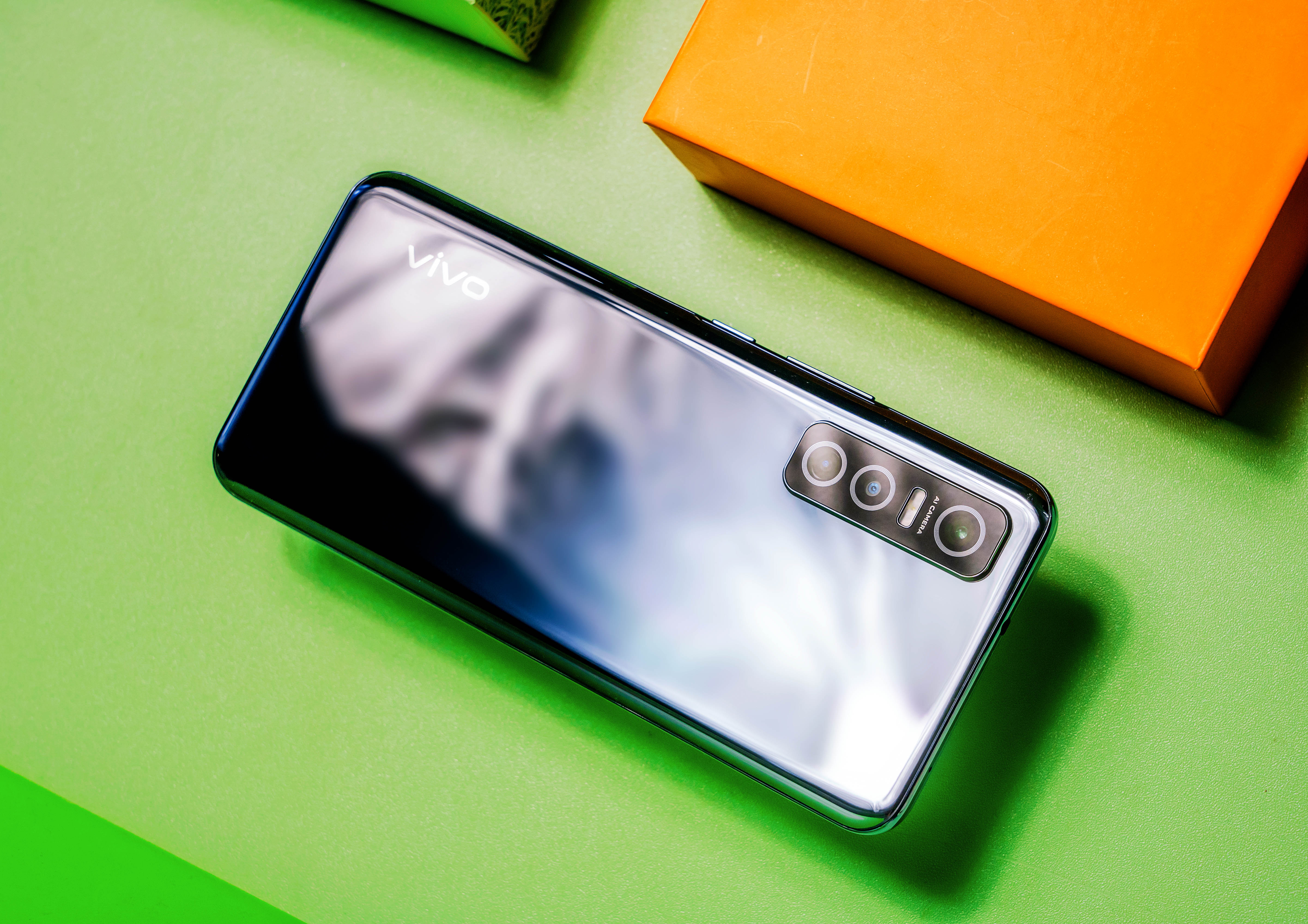 vivoy73s5g版体验屏幕和摄像头升级加量不加价