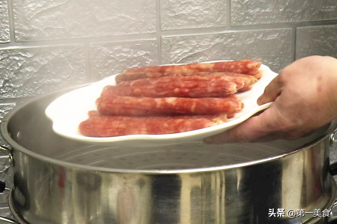 图片[3]-木耳炒腊肉做法步骤图买回来的腊肠又干-起舞食谱网