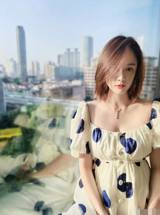 陈乔恩被爆分手后晒照，小腹隆起太明显，身旁镜子暴露太多亮点