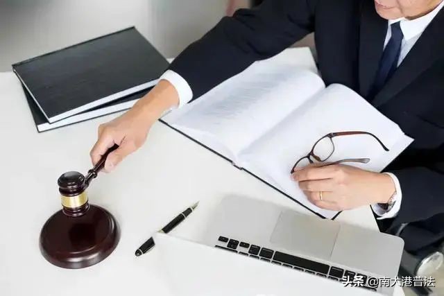 孩子将超市饮料喝完 家长拿空瓶去付款 算不算偷