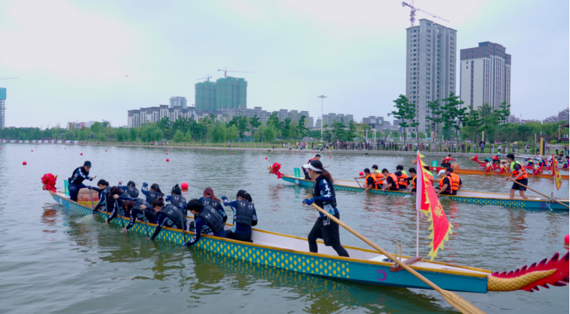 威海市龙舟邀请赛暨威海南海新区首届“龙腾齐鲁”龙王争霸赛开赛