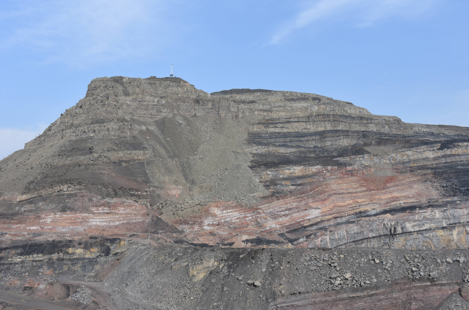 煤层自燃300多年，每年损失10亿元，25个火区“烧伤”贺兰山