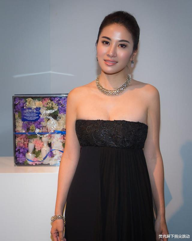 高材生的叶璇历经多段感情退化为单细胞动物,