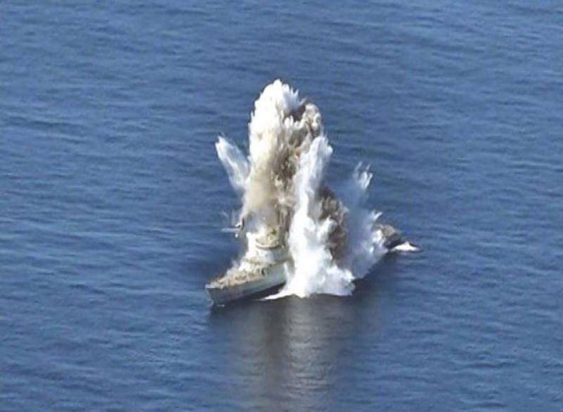 巴基斯坦試射中國"航母殺手"，英國靶船被當場撕成兩半