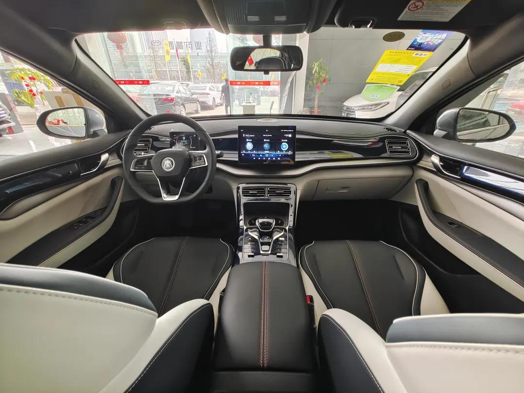 比亚迪DM-i混动能与丰田、本田比肩吗？看完你就知道答案