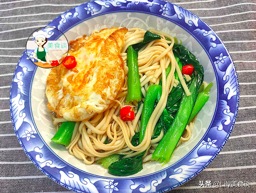 天冷了，早餐就馋这碗面，酸爽开胃又营养，早餐一碗下肚，特满足