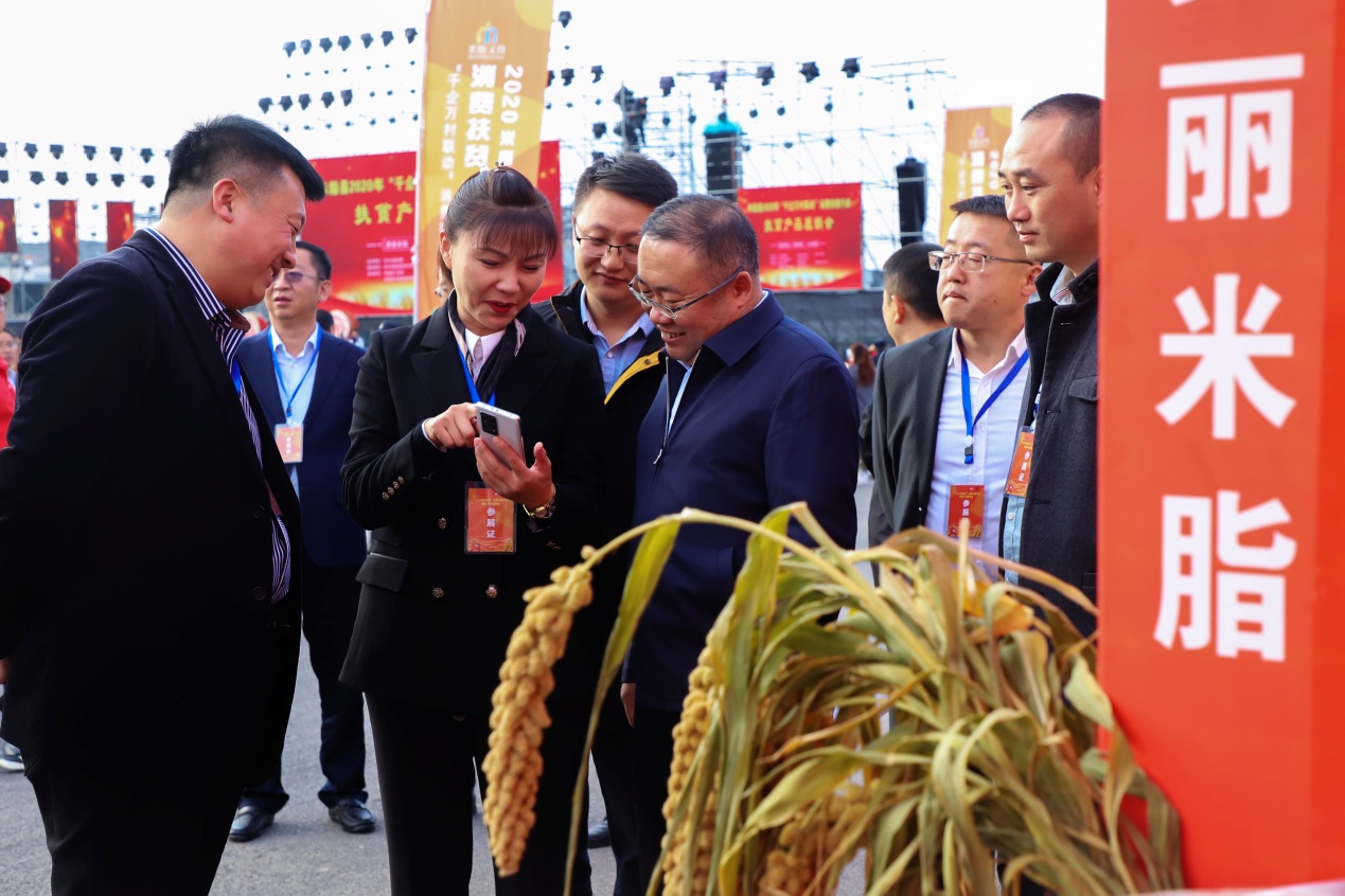 扶贫  消费  陕西|陕西米脂举行 "千企万村联动"消费扶贫活动 现场签约4590.6万