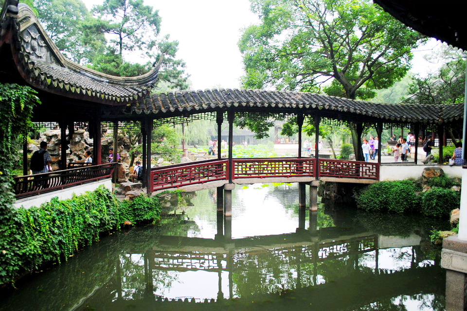 拙政園：中國四大名園之一，園區以水為中心，是全園精華所在