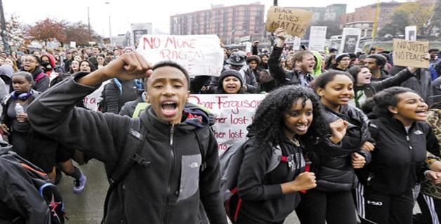 美著名富人区遭冲击，示威者首进白宫，亲美者