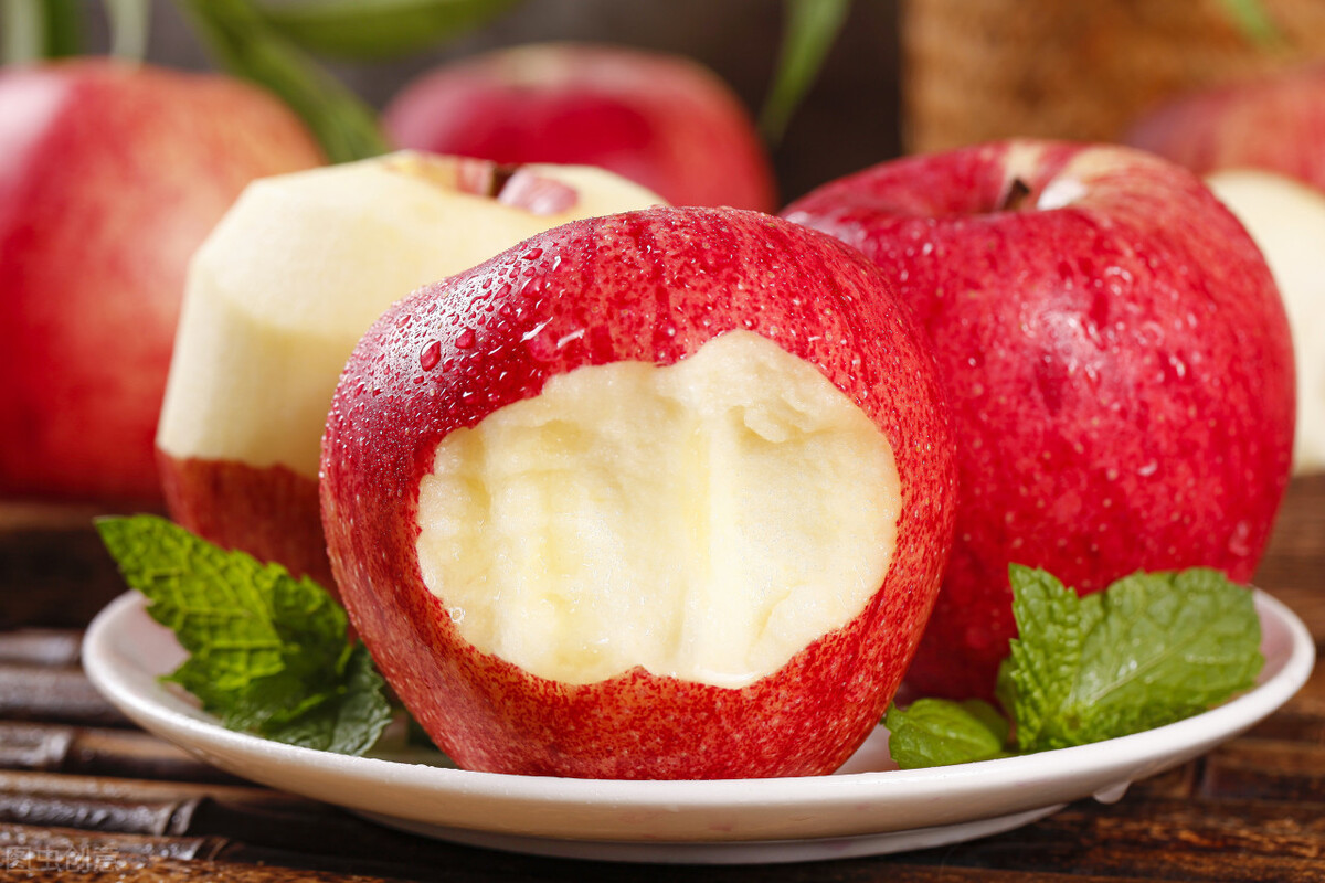 I insist on eating an apple every morning on an empty stomach. After a