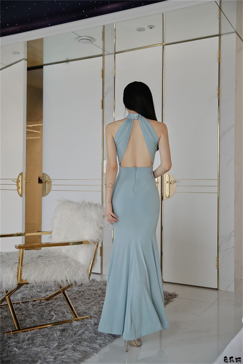 孙允珠：水晶翡钻茉莉宝蓝华丽晚礼裙