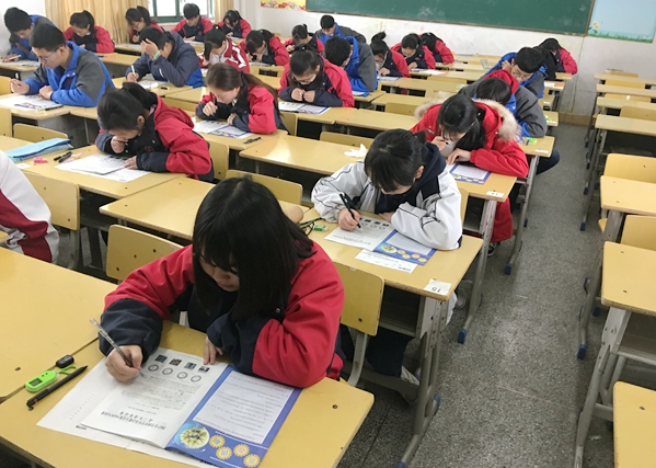 “取消英语”主课地位，各方意见不一，91岁老教授出面表明立场
