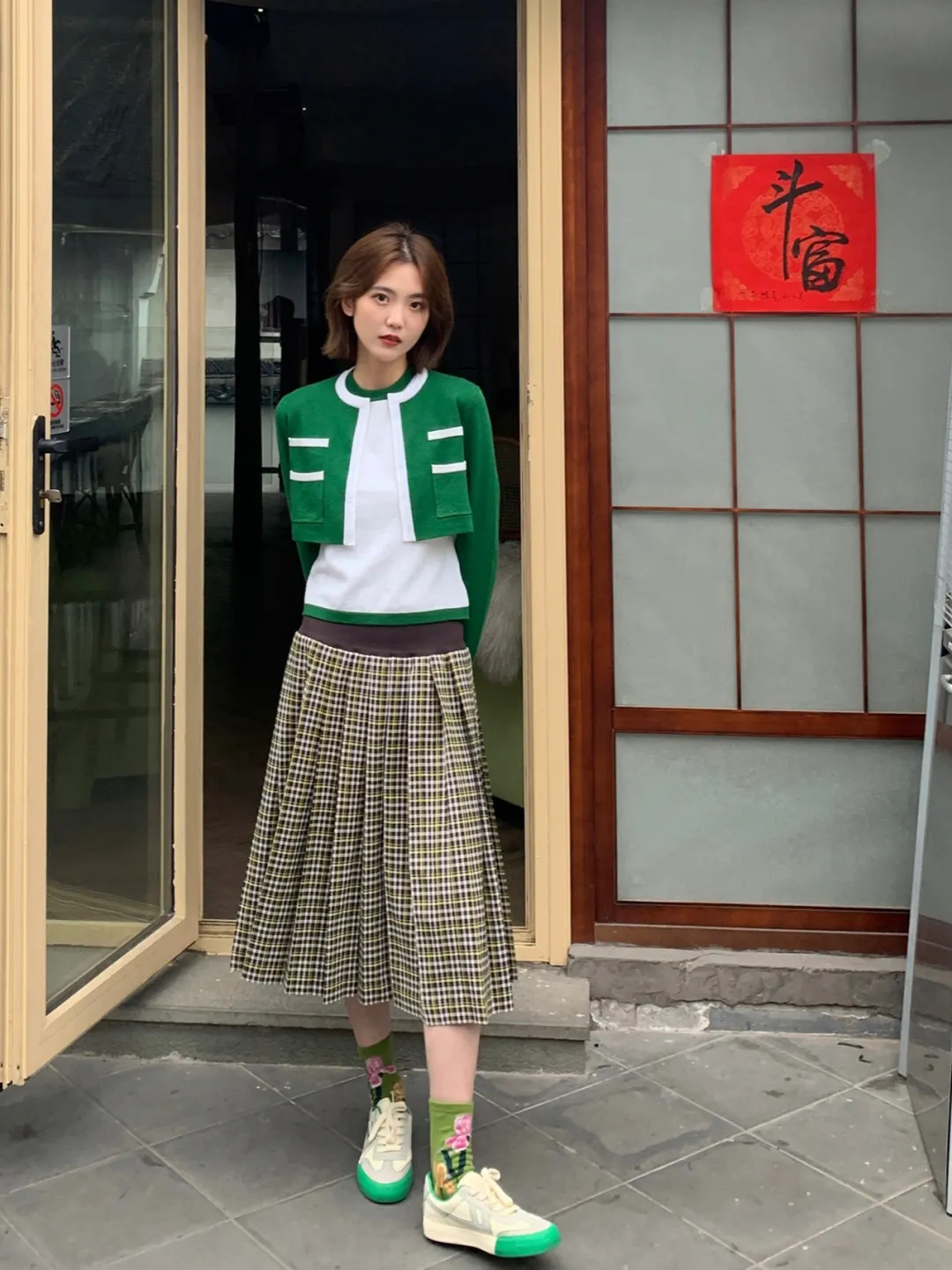 杨幂又带火了“回力鞋+裙子”!巨美巨显腿细,绝了