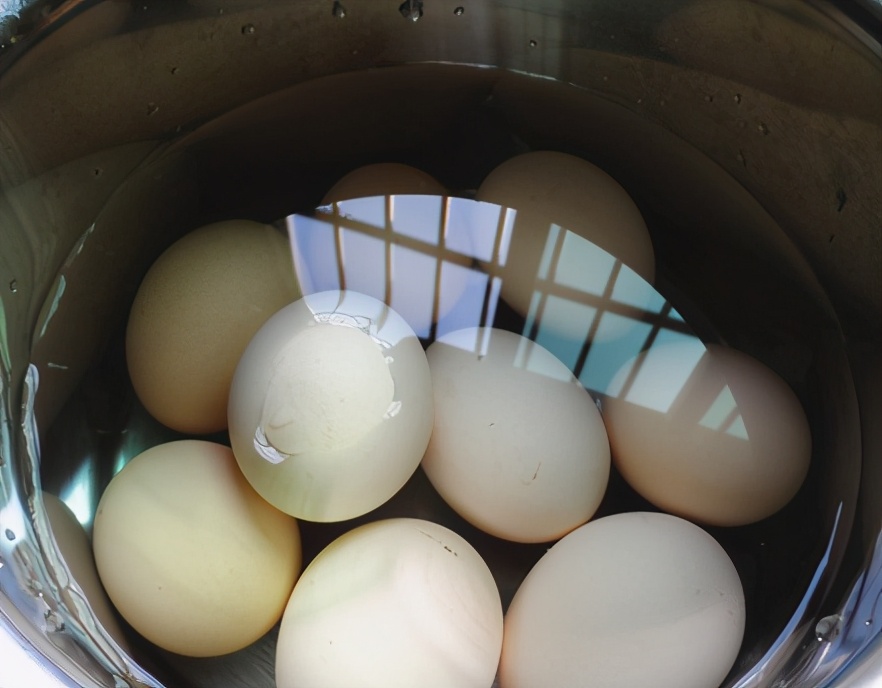 图片[4]-腌咸鸡蛋 直接裹盐是大错！记得多做2步 鸡蛋鲜香出油快 好吃-起舞食谱网