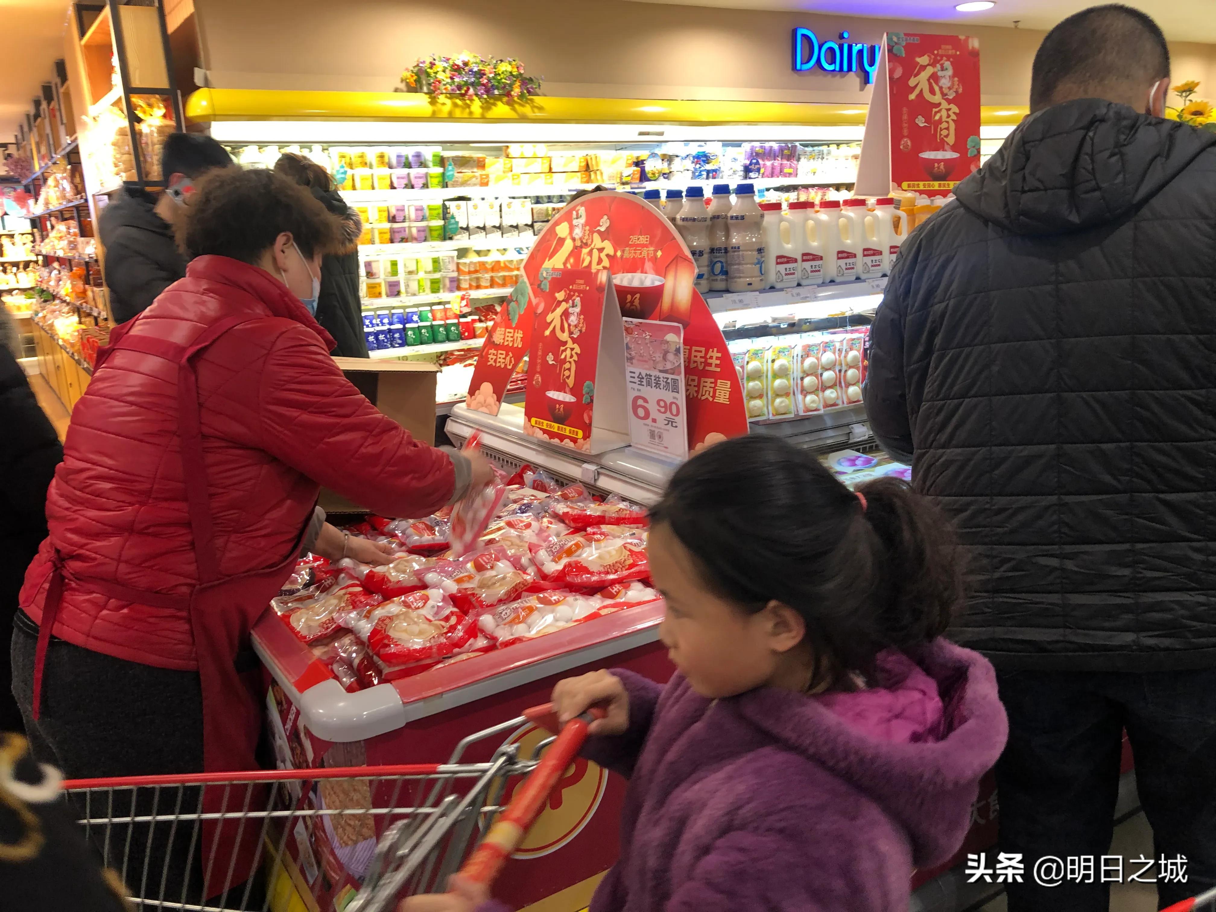 Eve of festival of lanterns, this supermarket stuffed dumplings masse of glutinous rice flour served in soup sells Changchun mad! 