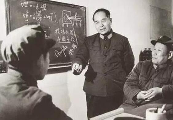 原子弹是谁研究出来的
