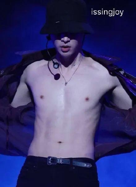 批评女明星发胖的时候，也请注意我国男星灾难级的身材管理