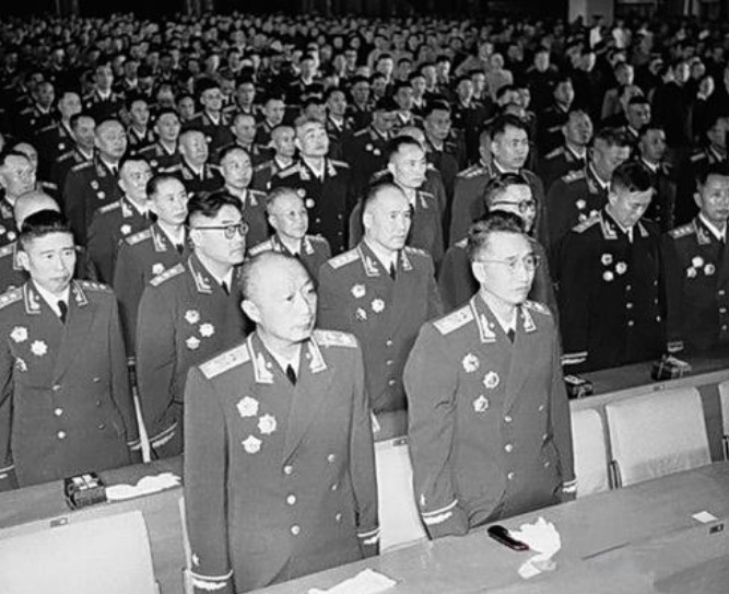 钟伟：不满少将军衔，三次抗命林彪名震四野，