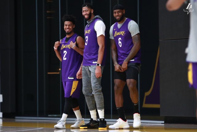 官宣！湖人重新簽回庫克，詹姆斯曾放話：希望他回到我們身邊