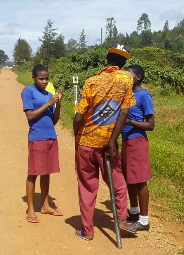 非洲黑人最时髦的衣服，可能是你扔掉的二手货