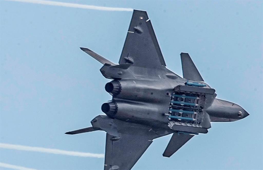 US media warns: Continental J-20 PL15 missile can shoot down US AWACS ...