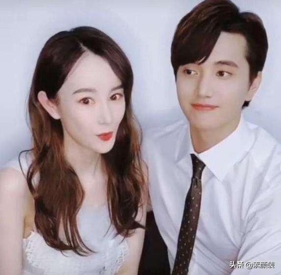 张檬小五520情侣装撒狗粮，坐男友腿上公主抱金恩圣偷亲女友超甜