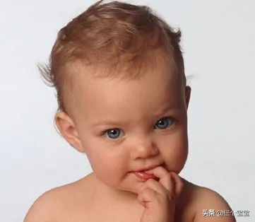 孩子為什麼總愛咬指甲、咬衣被角、咬嘴唇? 原因終於找到了