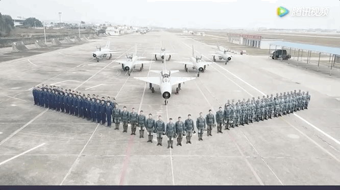 各軍種花式哭窮：空軍開殲7、陸軍用T34、武警抽出一把鍬