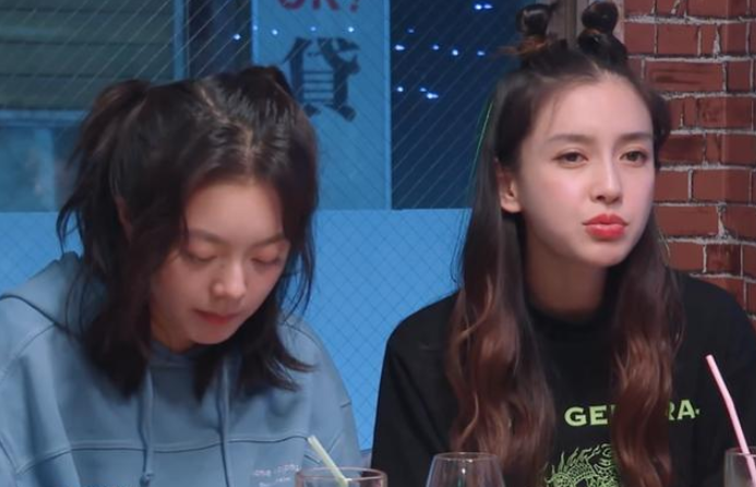 Baby被赵今麦捏脸，网友甚是担心，是否整容与否