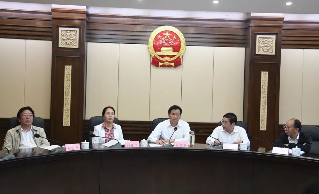 ​市五届人大常委会举行第三十七次会议第一次全体会议对市教育局等7个单位开展专题询问