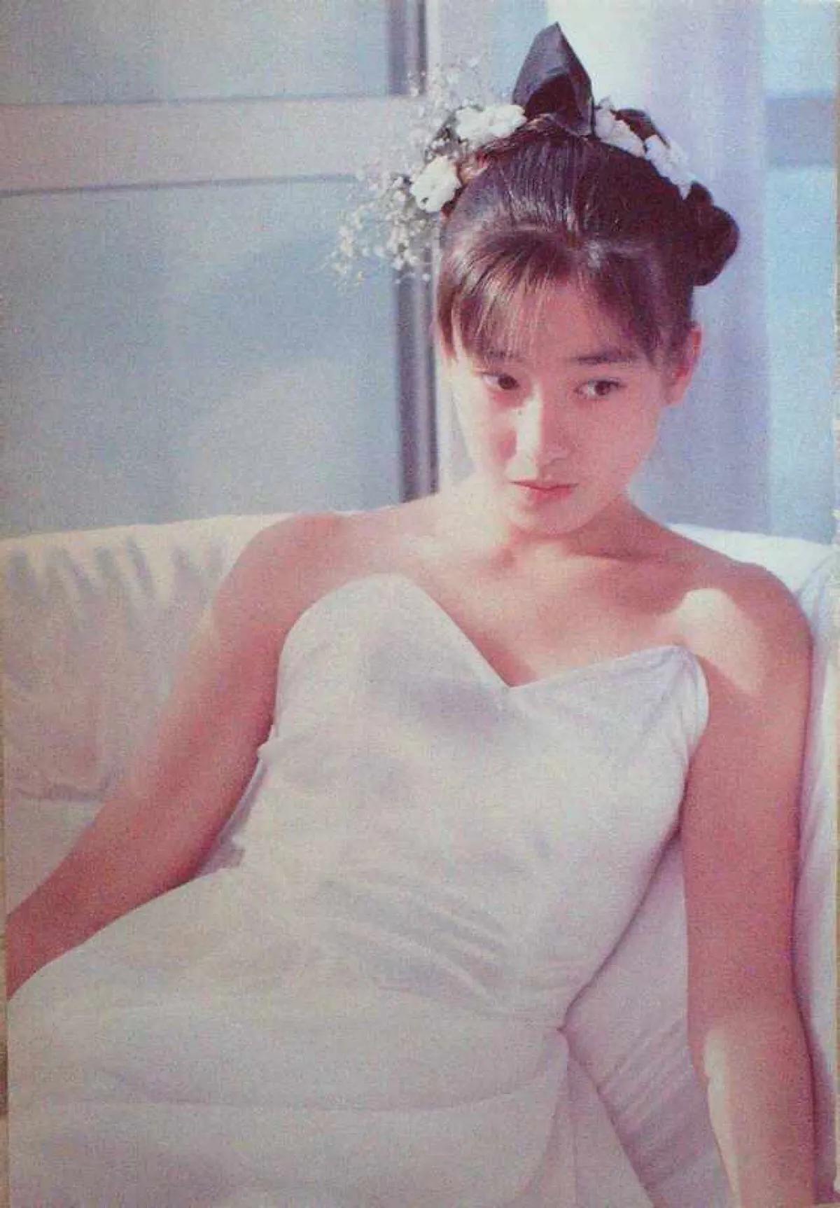 Rie Miyazawa, the queen of Japan: She was voyeurized and beaten by her stepfather in the toilet