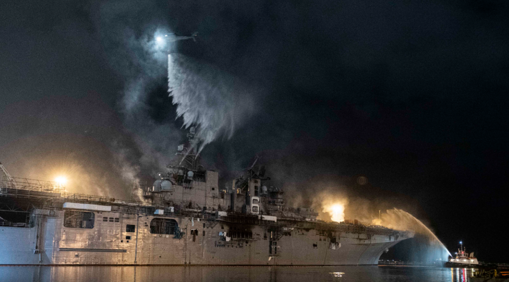 修不起！7月失火的美海军“好人理查德”号两栖攻击舰确定退役