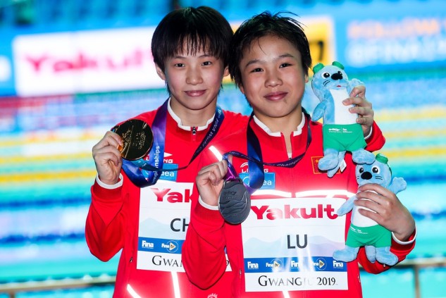 陈芋汐1年长高10厘米！发育+腰伤影响她，记者：2年前她如全红婵