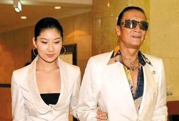 谢贤风流又长情，和小49岁COCO的“爷孙恋”，分手后付千万分手费