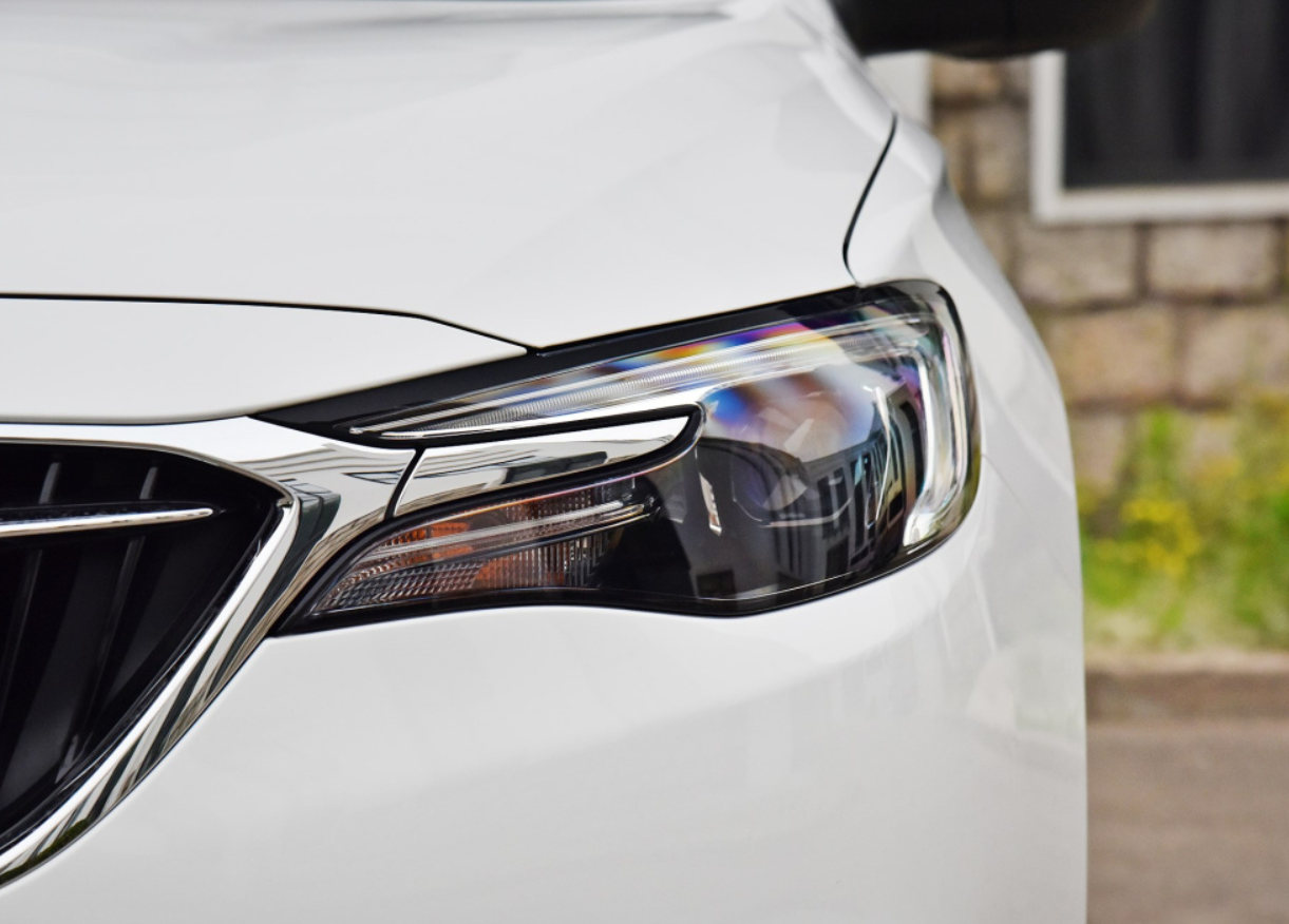 别克英朗适合工薪家庭，1.5L很省油，好开还实惠