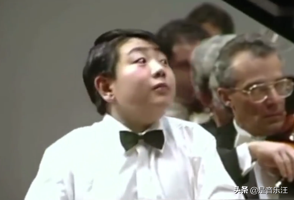 郎朗13岁和现在几乎一模一样，原来他才是真正的