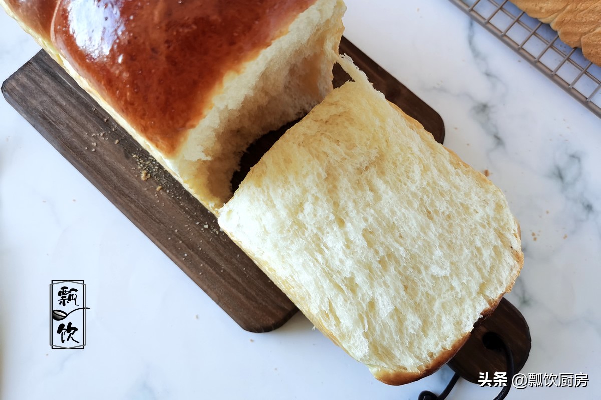 做面包，别只加牛奶鸡蛋，多加这两料，面包又软又香，太好吃了
