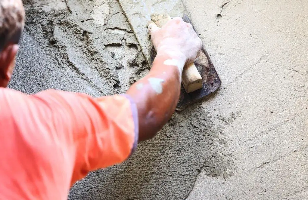 抹灰砂浆强度低？墙面跑沙掉灰正确的修复方法，建议收藏