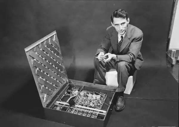 芯片简史：六场产业战争定江山