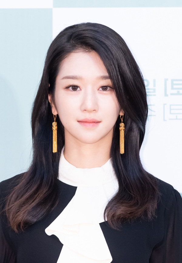 徐睿知《百想》人气奖投票排名第一,是否出席颁奖引发热议!