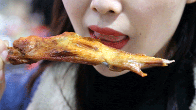 走进深夜的武汉南湖，只想说腐败至极