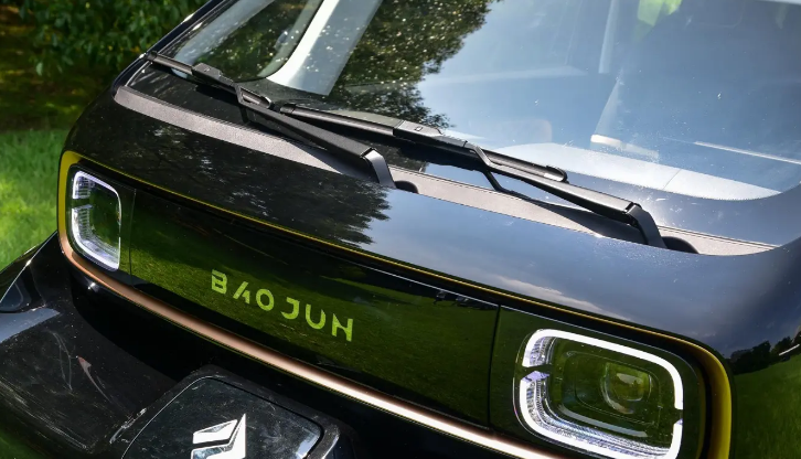 宝骏KiWi EV正式开售，6.98万到7.88万，续航305公里，能成爆款吗